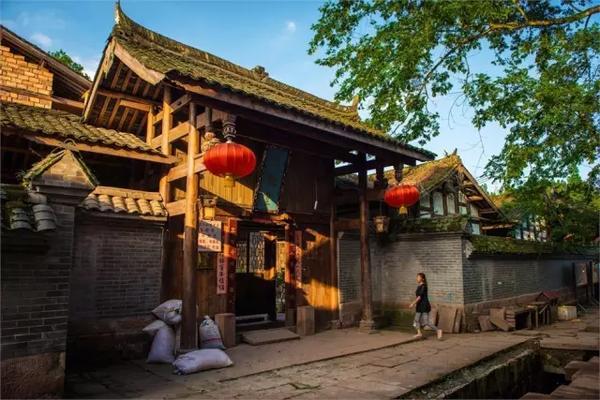 老房有喜：吉祥为了避嫌去拿照片，偶遇一老人并意外得知多年秘密