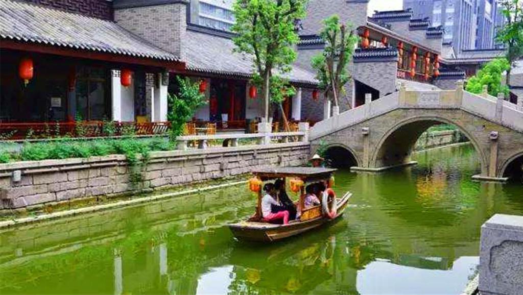 早餐在一天的生活中，占据了非常重要的位置，早餐适合吃哪些水果呢？